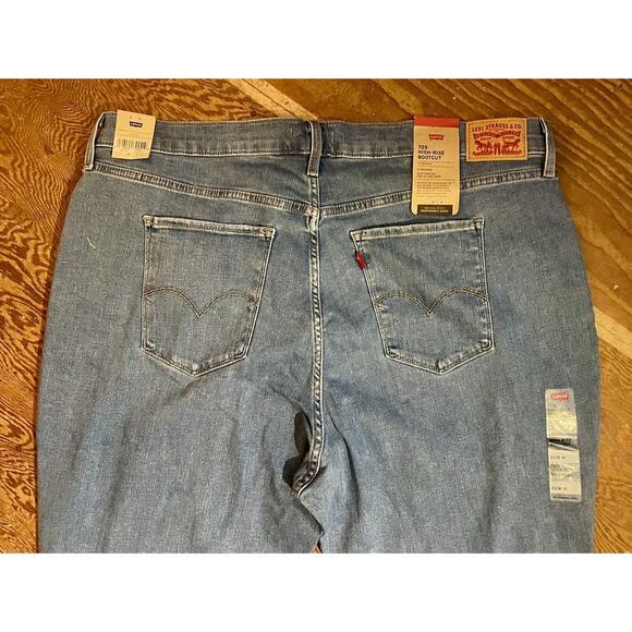 NWT Levi's 725 High Rise Hypersoft Bootcut Jeans Med/Light Blue Size 22W Plus - Picture 7 of 10